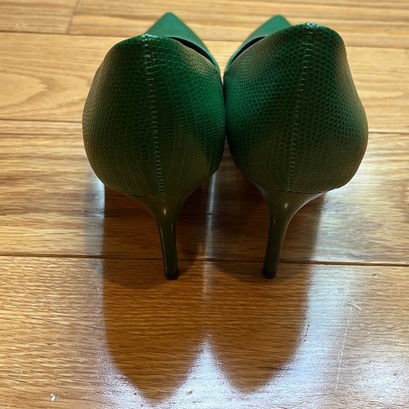 New York & Company green snake skin print pumps sz 10 - Picture 7 of 10